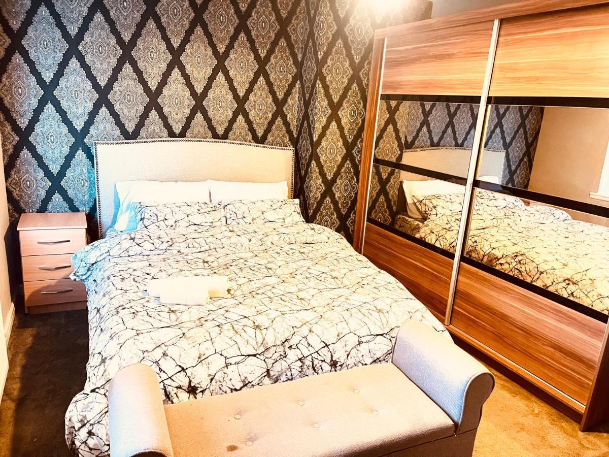 3 Bedroom Holiday House,Close To M6-Express Way To Centre Birmingham Exterior foto